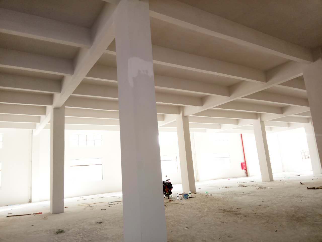 已建成了1幢(2800平方米,共4層的廠房(fáng)) 已建(jiàn)成了(le)1幢(2800平方米,共4層的廠房)