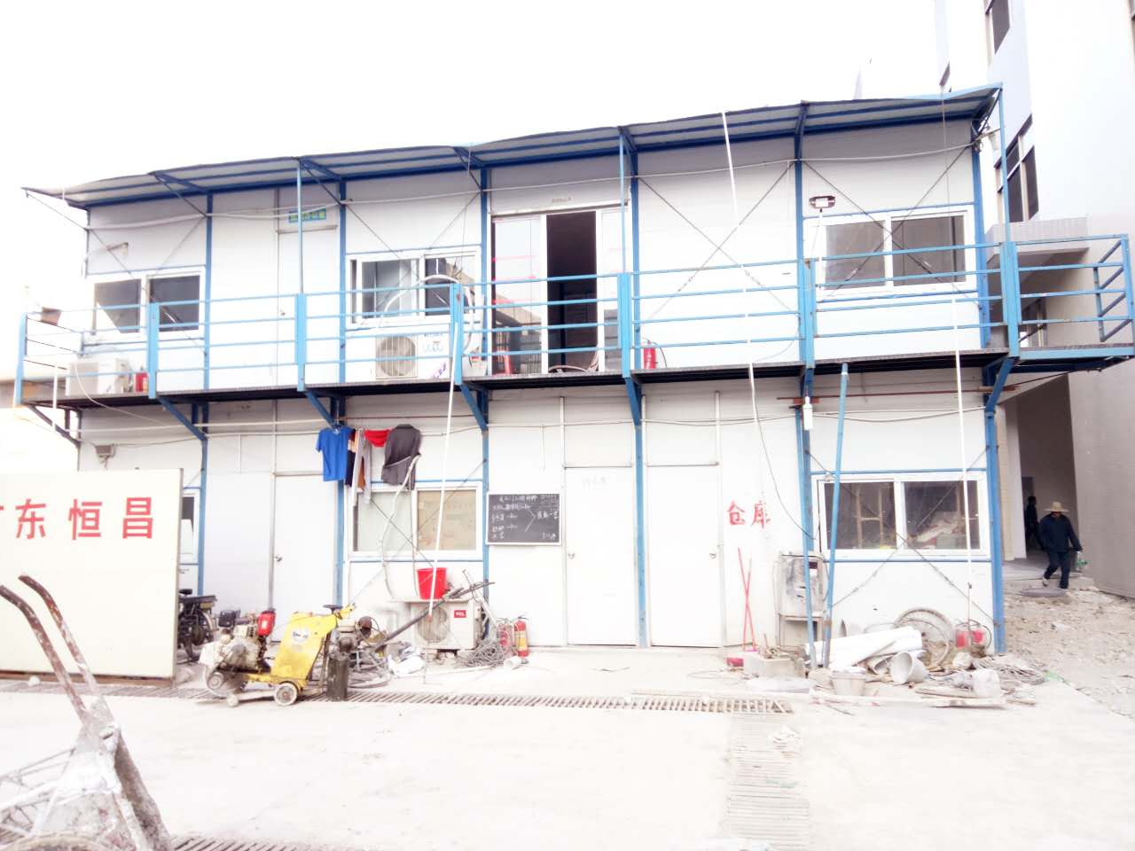 已建成為活動板房(供建(jiàn)築工人住宿和辦公用) 已建成為活動(dòng)板房(供(gòng)建築工人住宿和辦公用)