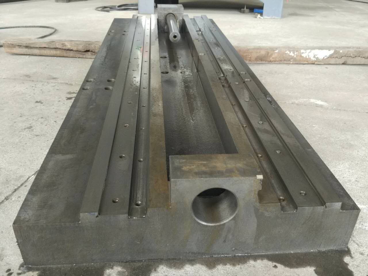 床身(shēn)打平的效果(guǒ)(凱恩利工人細心後的結果) 床身(shēn)打(dǎ)平的效果(凱恩利工人細(xì)心(xīn)後的結果)