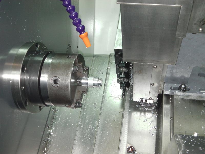 大拖（tuō）板和刀架斜置，使（shǐ）得機床的操作和排屑都很方便（biàn），並且占地麵積小，有（yǒu）很好的宜人性。