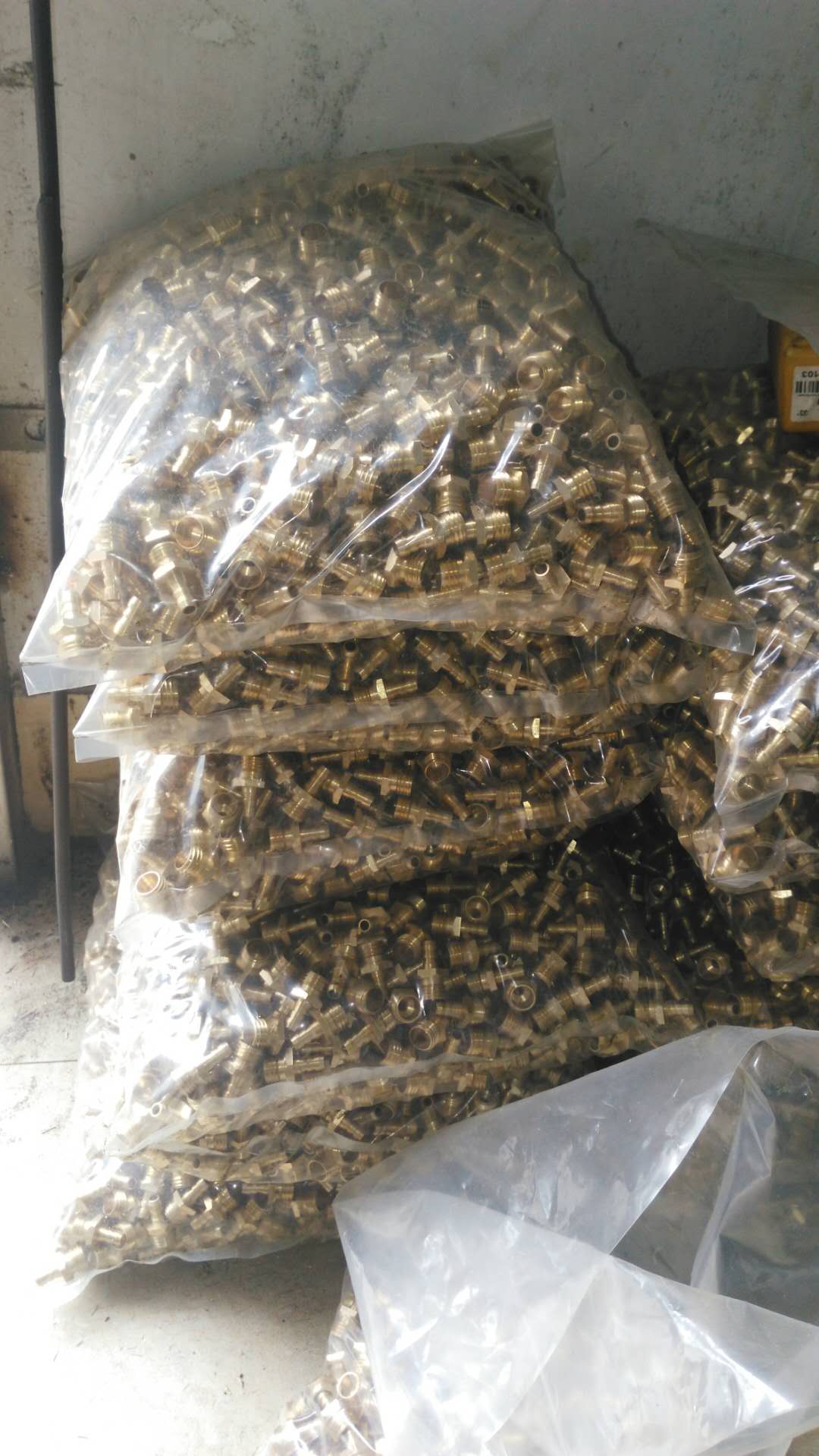 楊（yáng）華勇（老板）用（yòng）凱恩利36機加工的產品