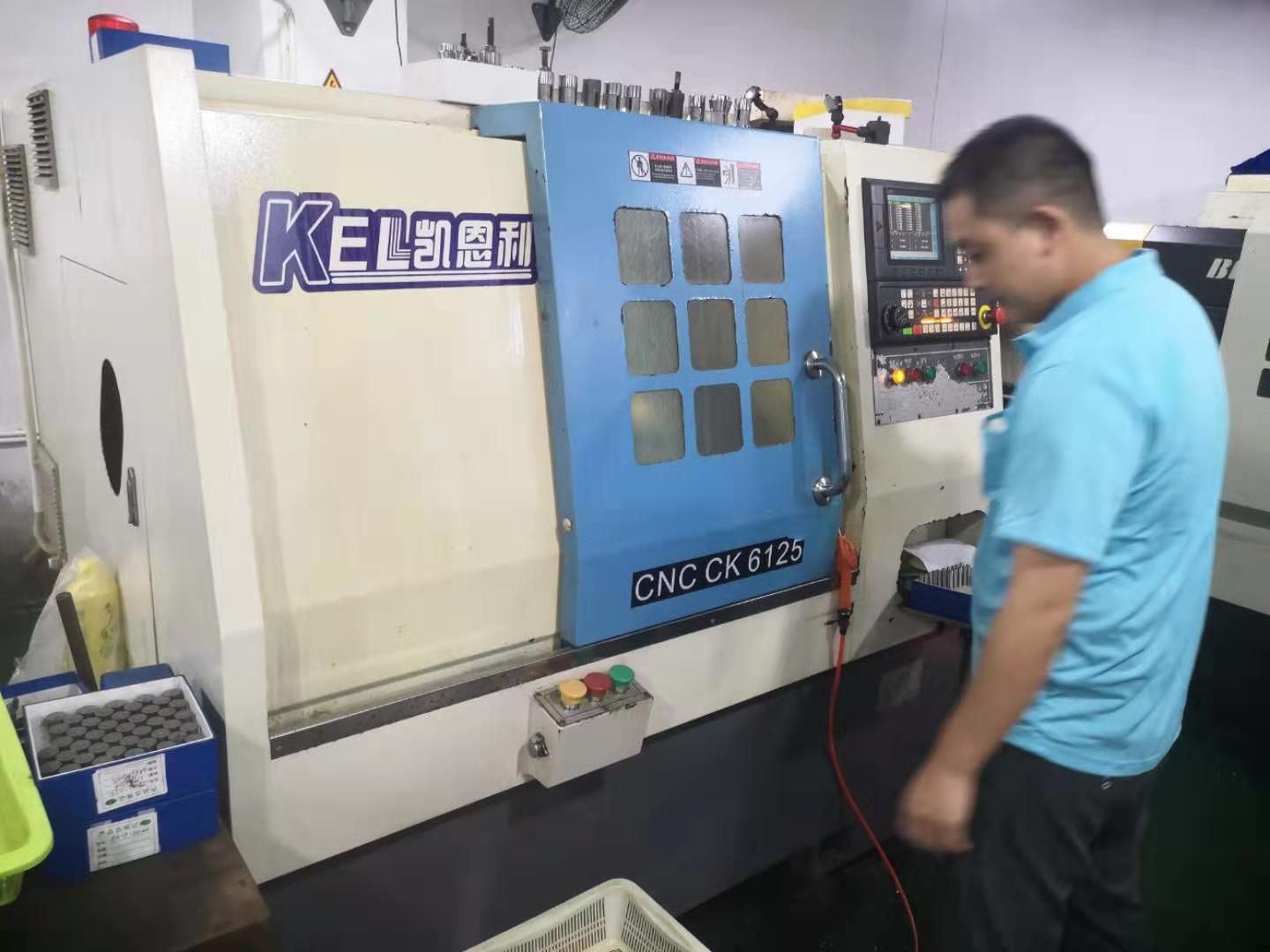 凱恩利 25標準排刀機 (楊師傅(fù)使用中) 凱恩利(lì) 25標準排刀機 (楊師傅使(shǐ)用中)