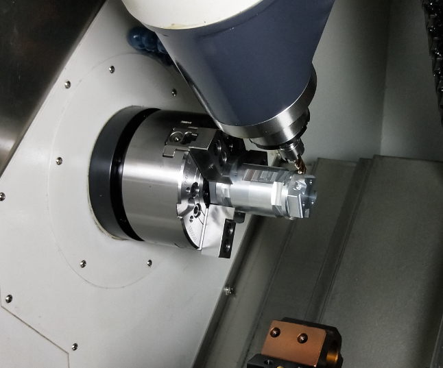 可以(yǐ)轉向變角度的動力頭 可以轉向變角度的動力頭