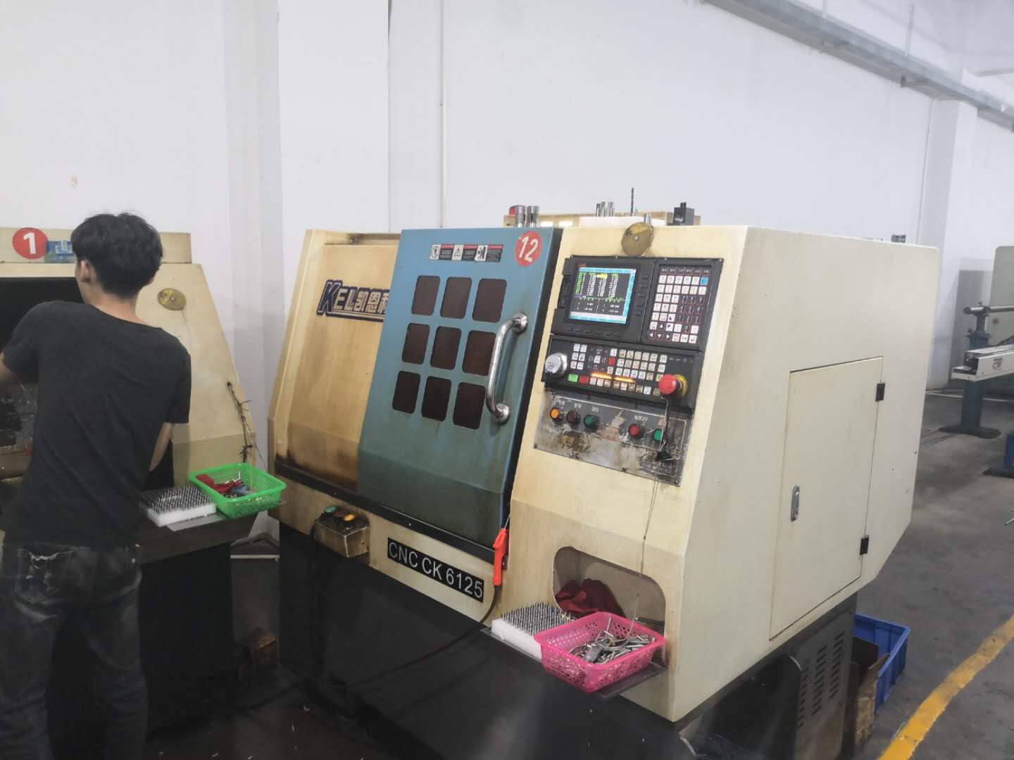 凱恩利數控車床作業中