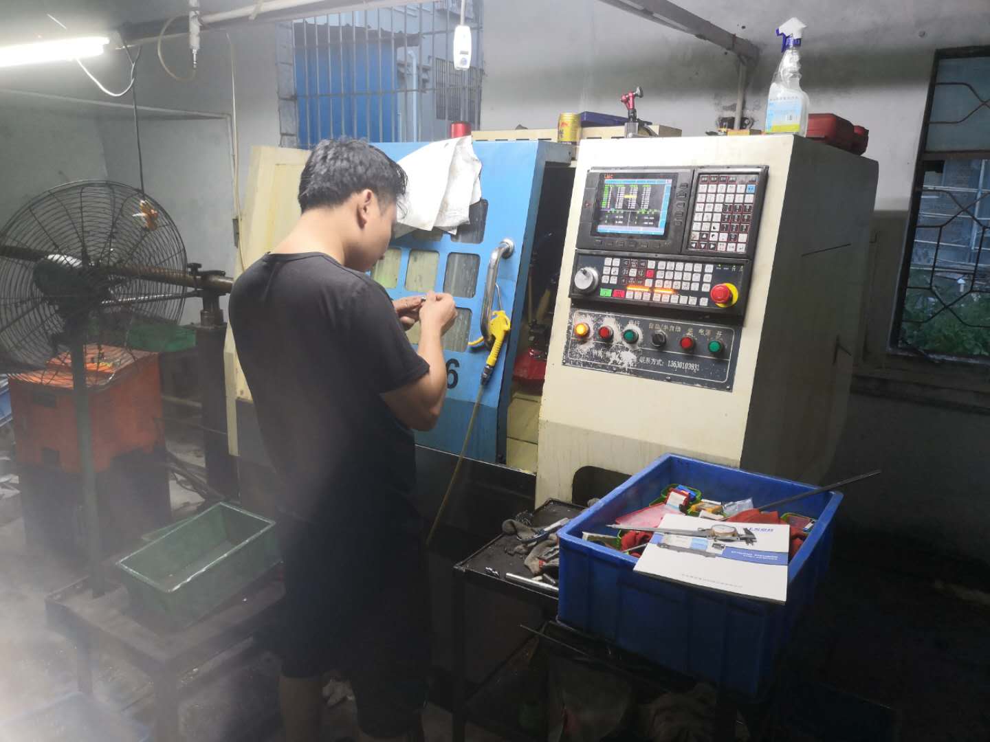 凱恩利 數控車床36機 現場使（shǐ）用展示